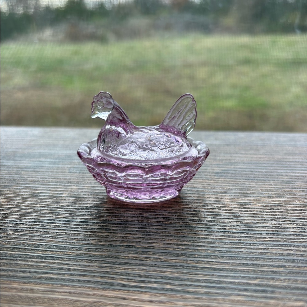 Rosso Mini Salt Cellar Hen on Nest Purplish Pink